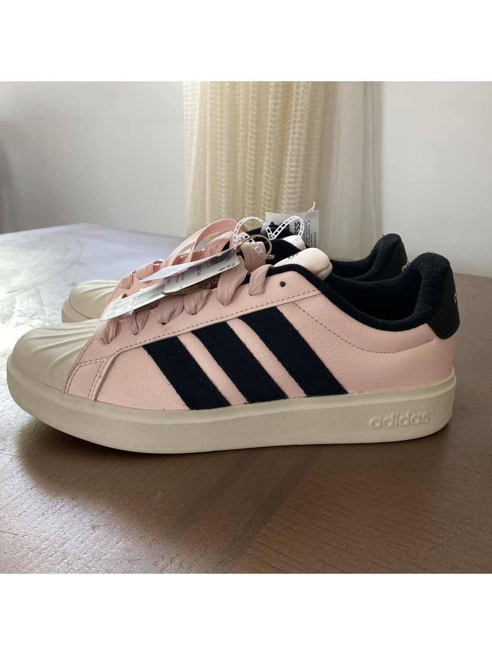 adidas RARE FIND Sneakers Pink Black Size 8.5 New With Tags